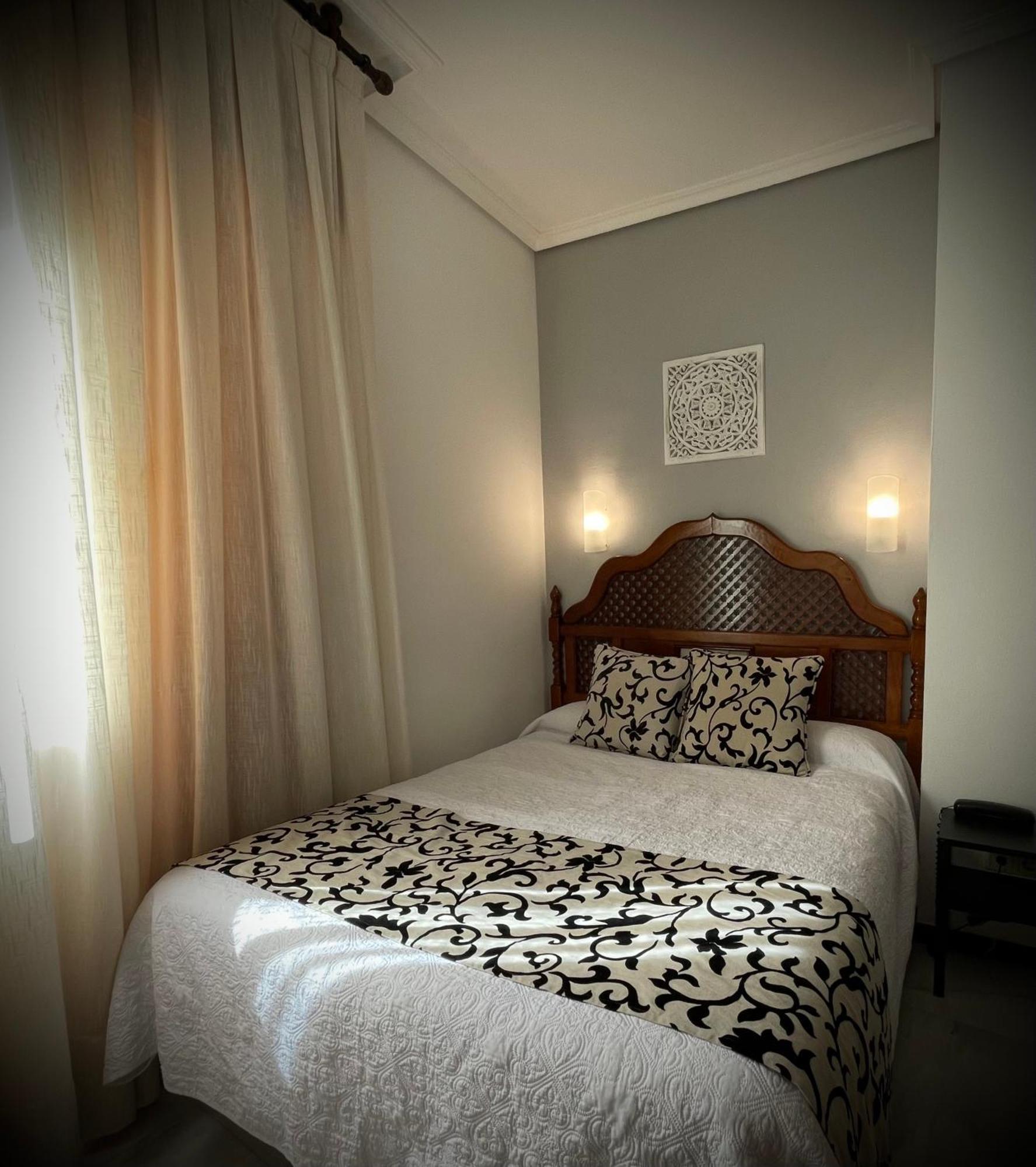 Hotel Los Omeyas Кордова Экстерьер фото