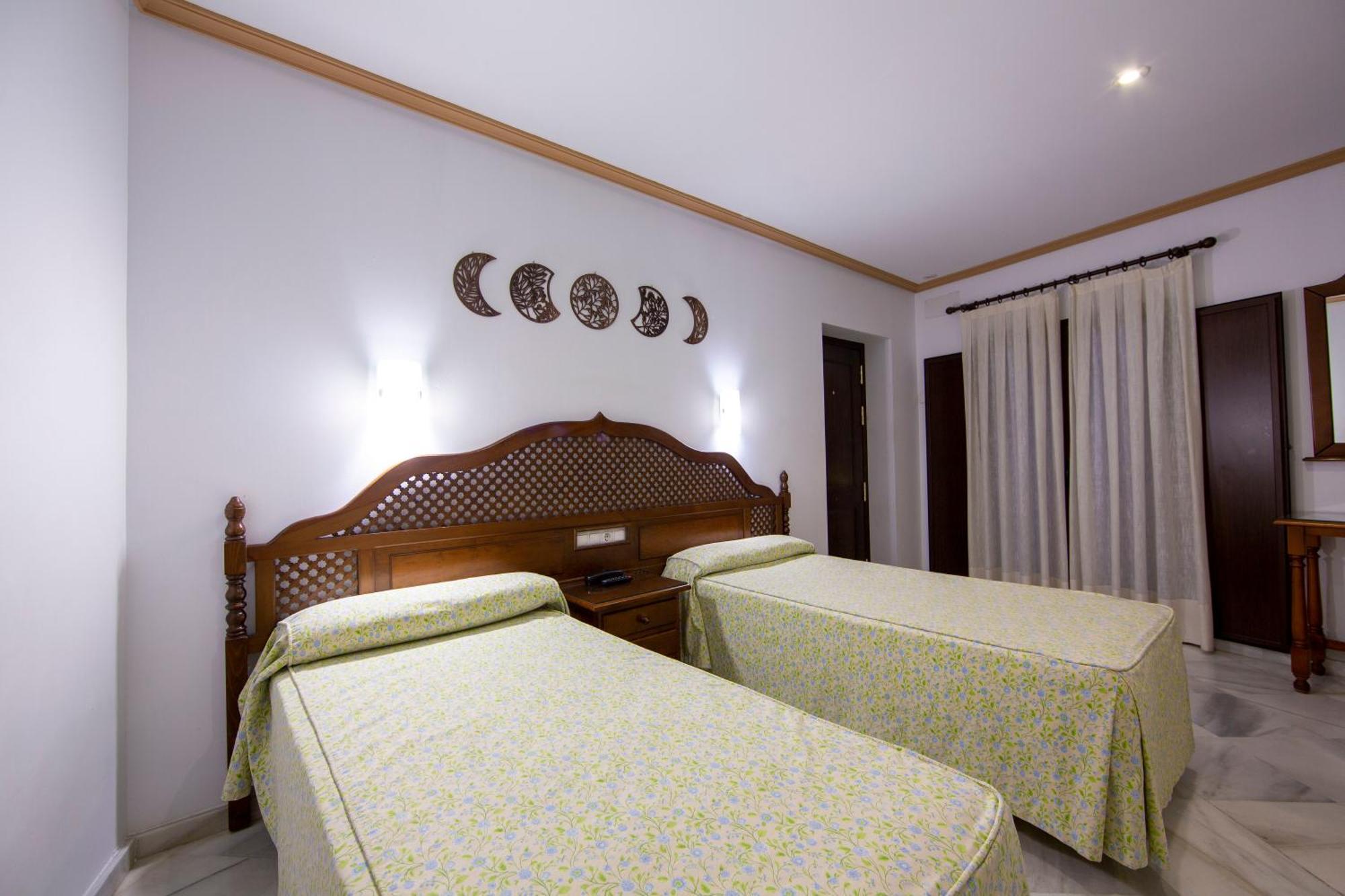 Hotel Los Omeyas Кордова Экстерьер фото